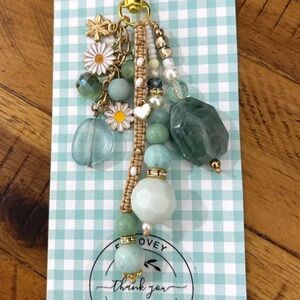 Green Beaded Tassel Keychain with Daisy Charms-handmade/EAlovey